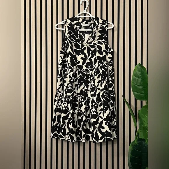 Black and White Floral Sleeveless Dress - Picture 5 of 5